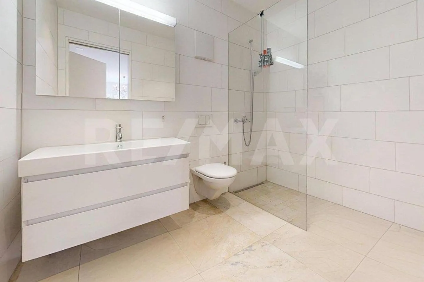 5½ Room Apartment with 2 Underground Parking Spaces and Utility Room - Photo 10 of 11
