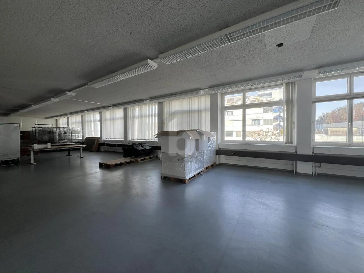 VIELFÄLTIG NUTZBAR MIT WARENLIFT - Foto 1 von 5