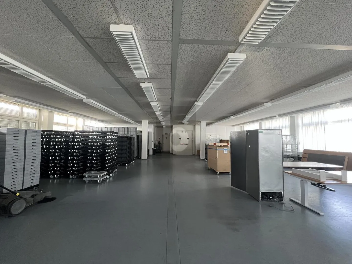 VIELFÄLTIG NUTZBAR MIT WARENLIFT - Foto 2 von 5