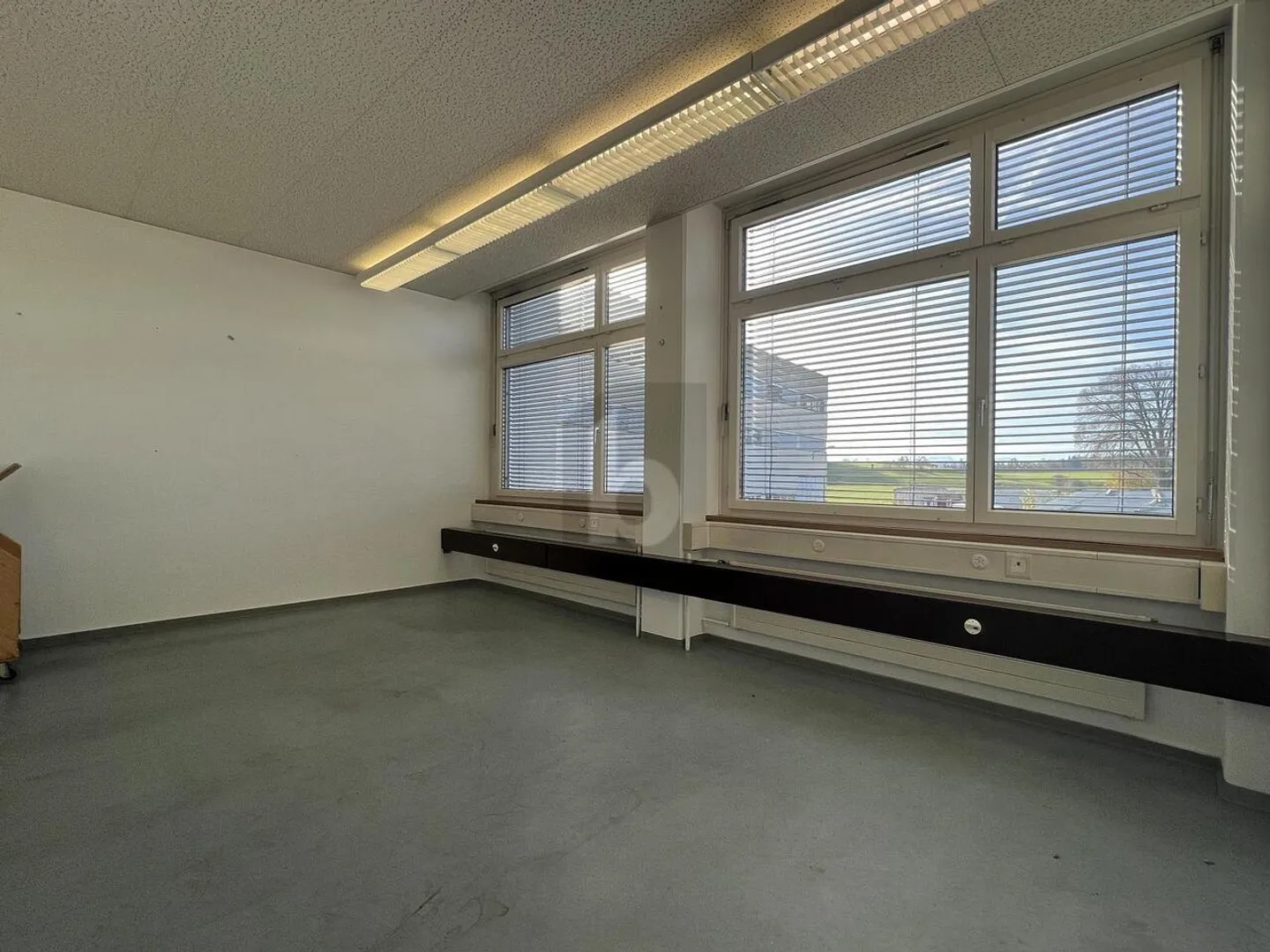 VIELFÄLTIG NUTZBAR MIT WARENLIFT - Foto 4 von 5