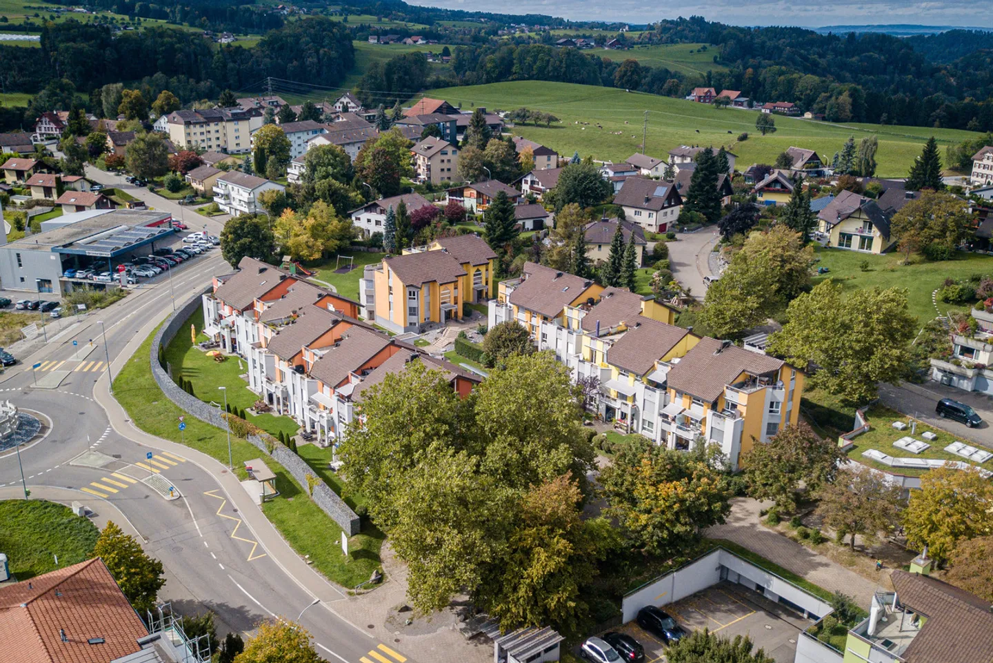 Posti auto, ciclomotori e motociclette e spazi di stoccaggio in affitto in garage sotterraneo - Foto 1 di 2