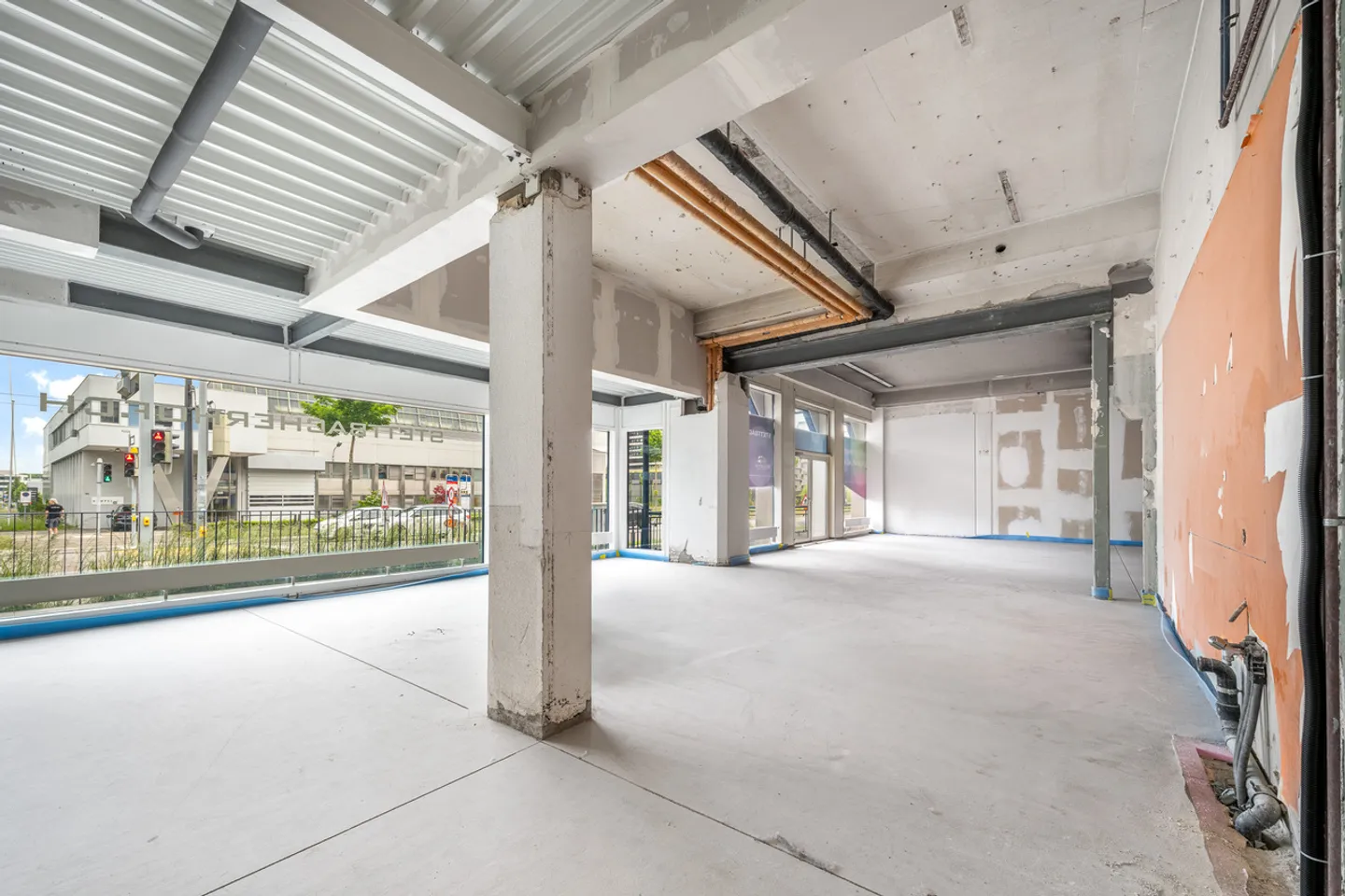 Praxis- / Retailfläche am BHF Stettbach  - Foto 4 di 10