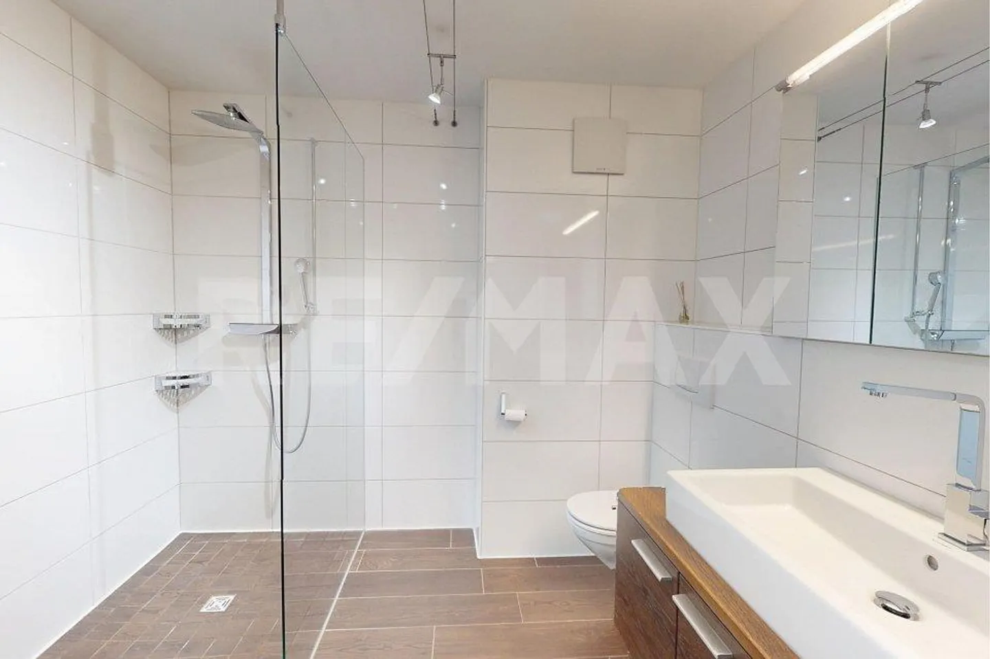 Appartement en attique 5.5 pièces avec terrasse ensoleillée - près de St. Gallen, loin... - Photo 3 sur 13