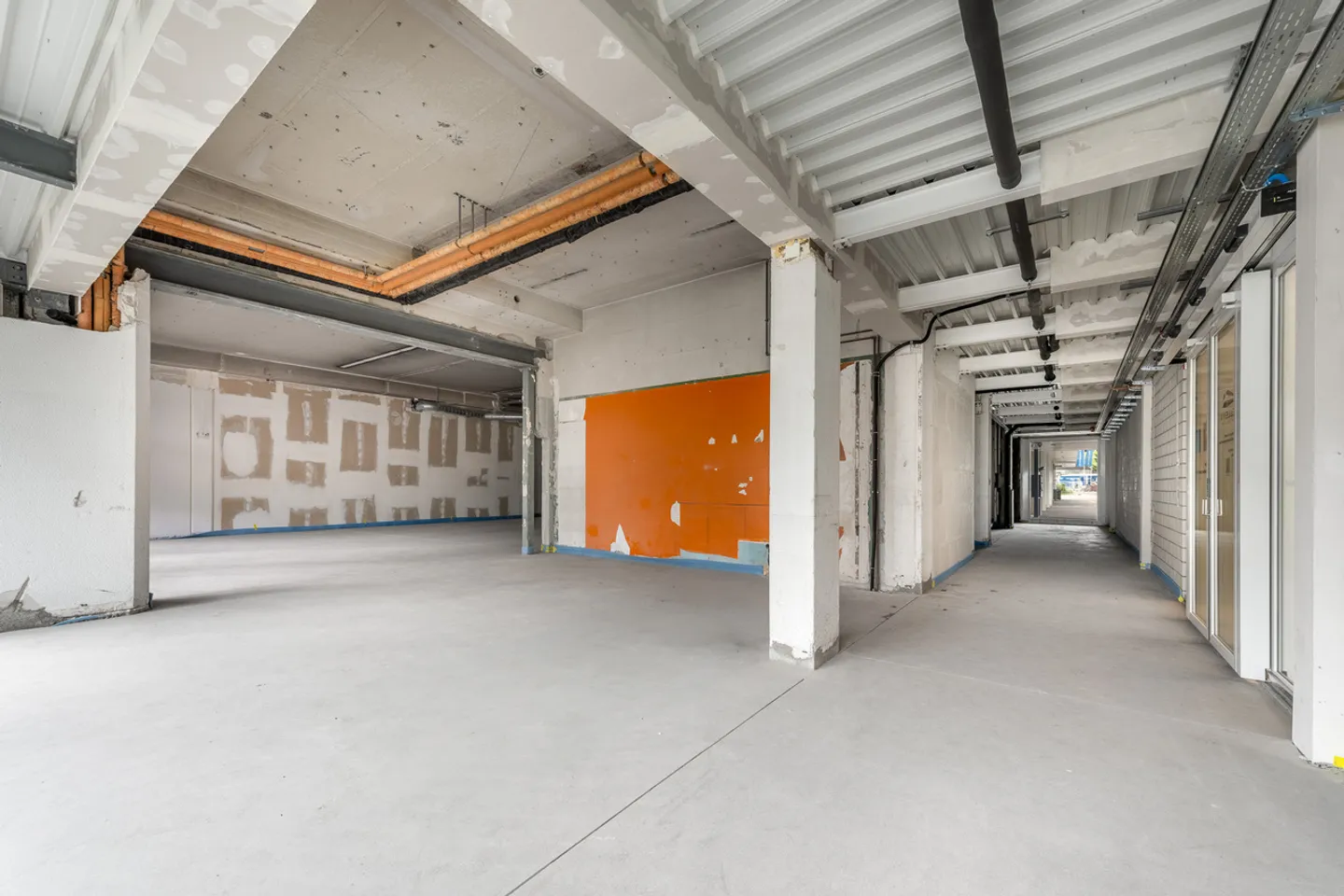 Praxis- / Retailfläche am BHF Stettbach  - Foto 6 di 10