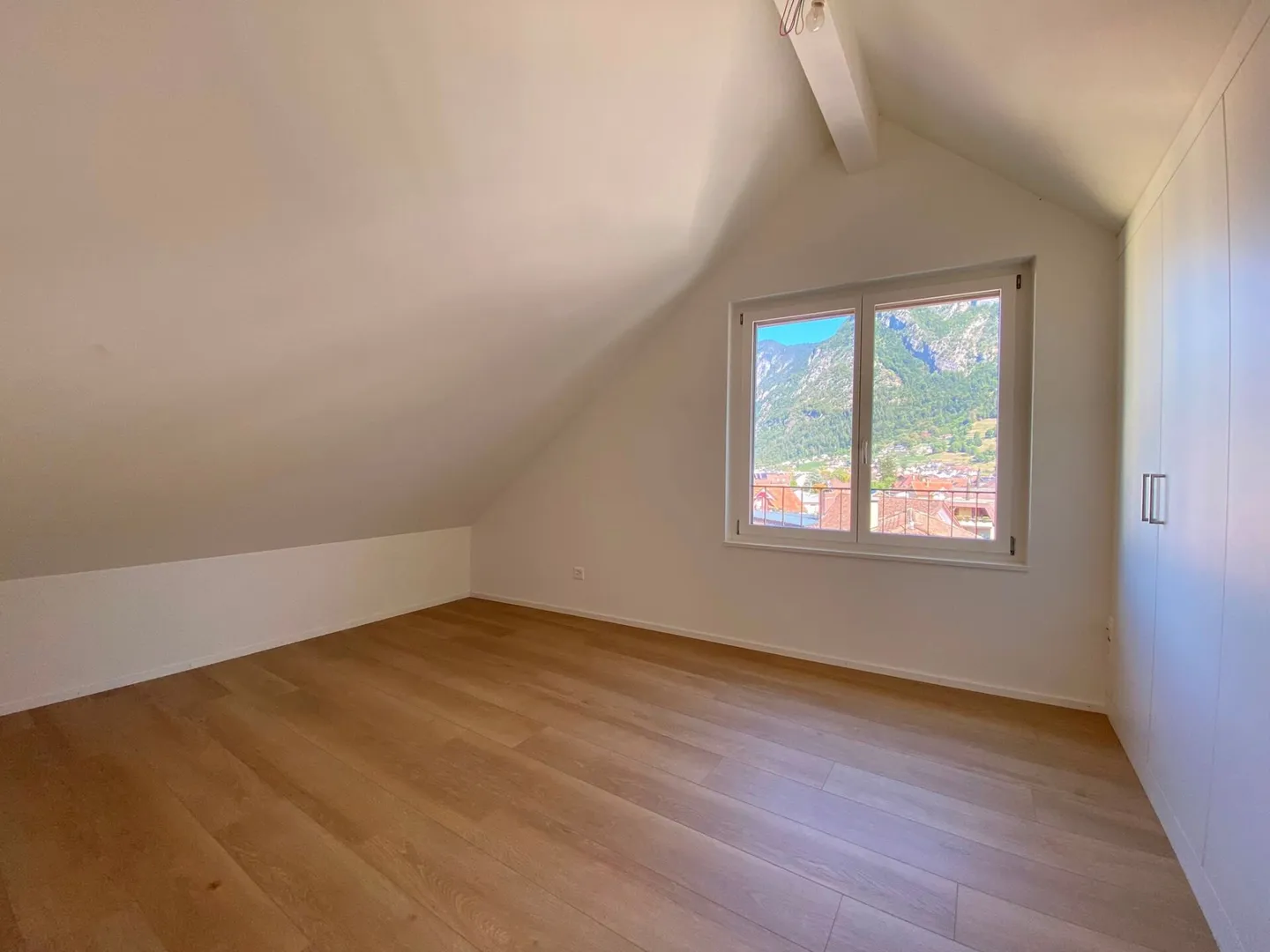 Moderne Maisonette-Wohnung mit Loggia - Foto 4 von 11