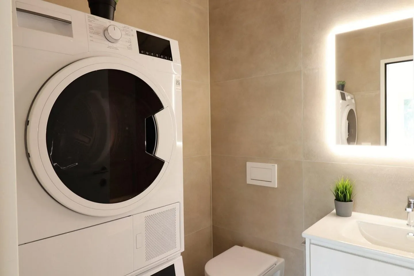 Moderno appartamento al piano terra di 4,5 stanze con area giardino - Foto 7 di 8