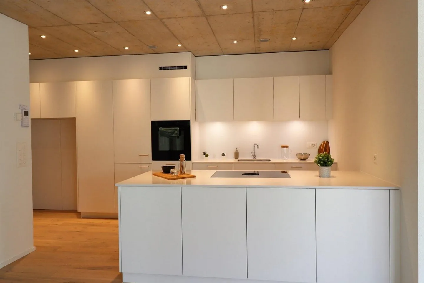 Moderno appartamento al piano terra di 4,5 stanze con area giardino - Foto 4 di 8
