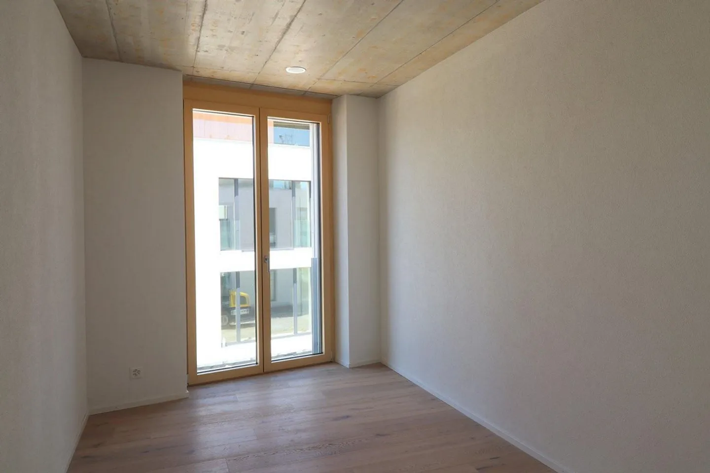 Moderno appartamento al piano terra di 4,5 stanze con area giardino - Foto 5 di 8