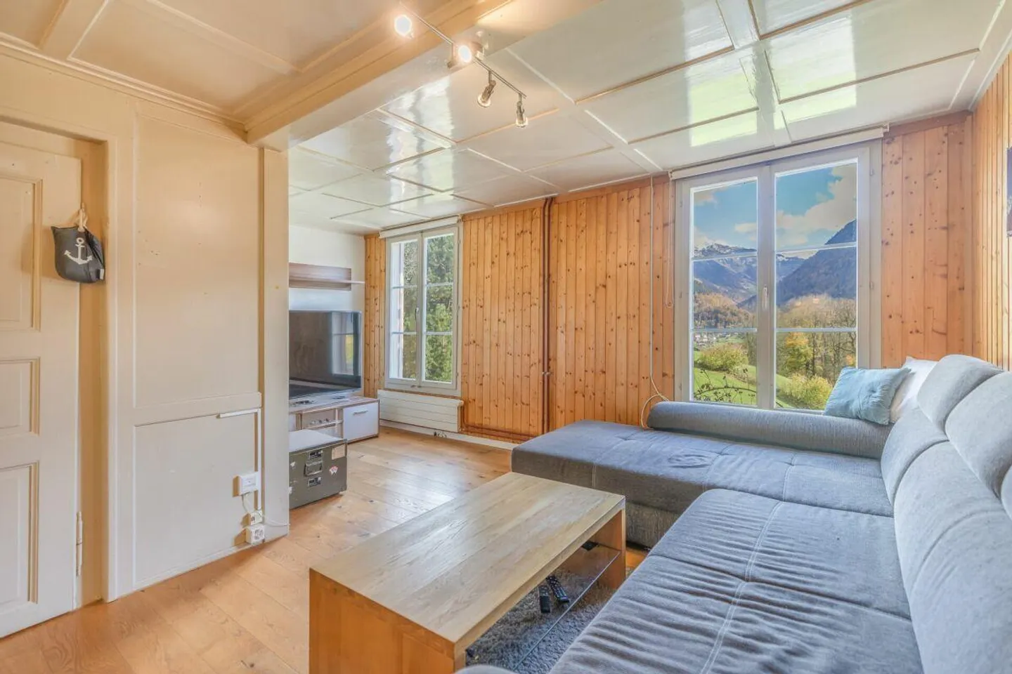 Maison individuelle de 4,5 pièces dans un quartier résidentiel ensoleillé - Photo 3 sur 12