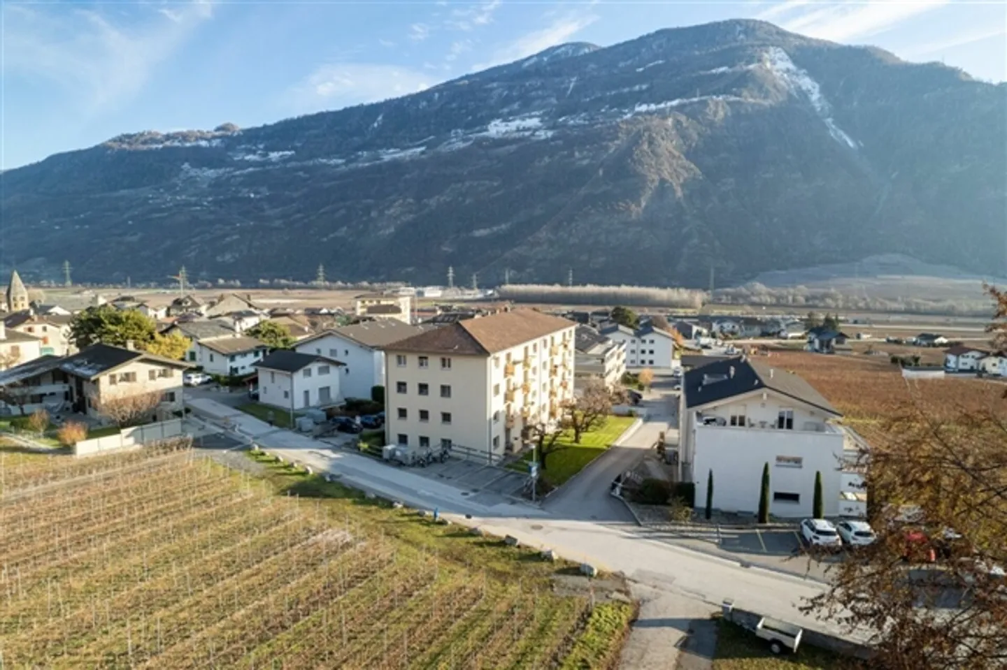 3.5 Room Apartment in St-Pierre-de-Clages - Photo 2 of 12