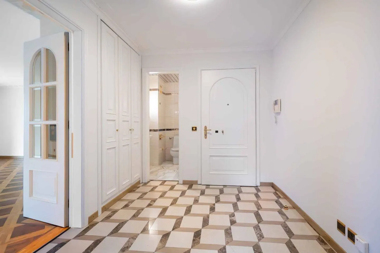 Magnificent 5.5-room apartment with exceptional view - Photo 5 of 10