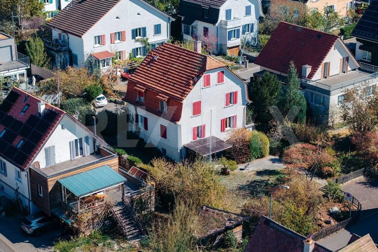 Maison bifamiliale indépendante avec grand terrain et potentiel futur - Photo 3 sur 13