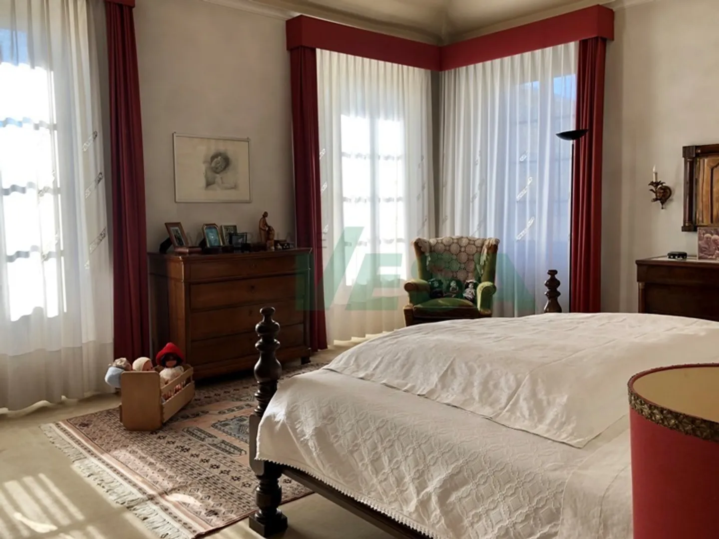 Magnificent and spacious villa from 800 with beautiful original details - Photo 9 of 13