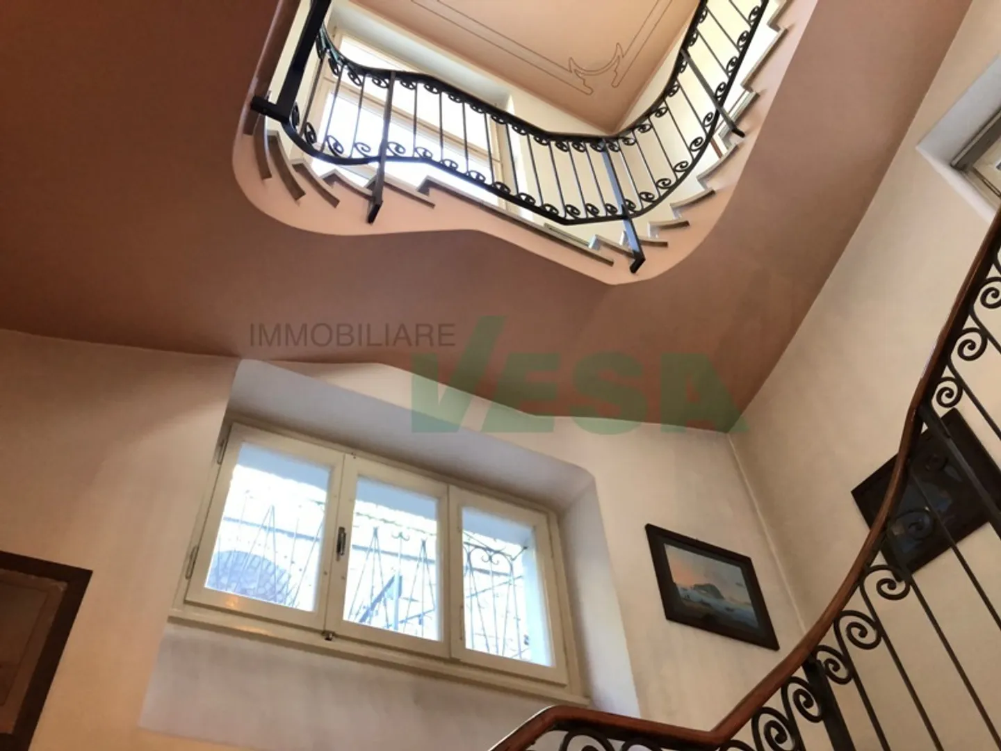 Magnificent and spacious villa from 800 with beautiful original details - Photo 11 of 13