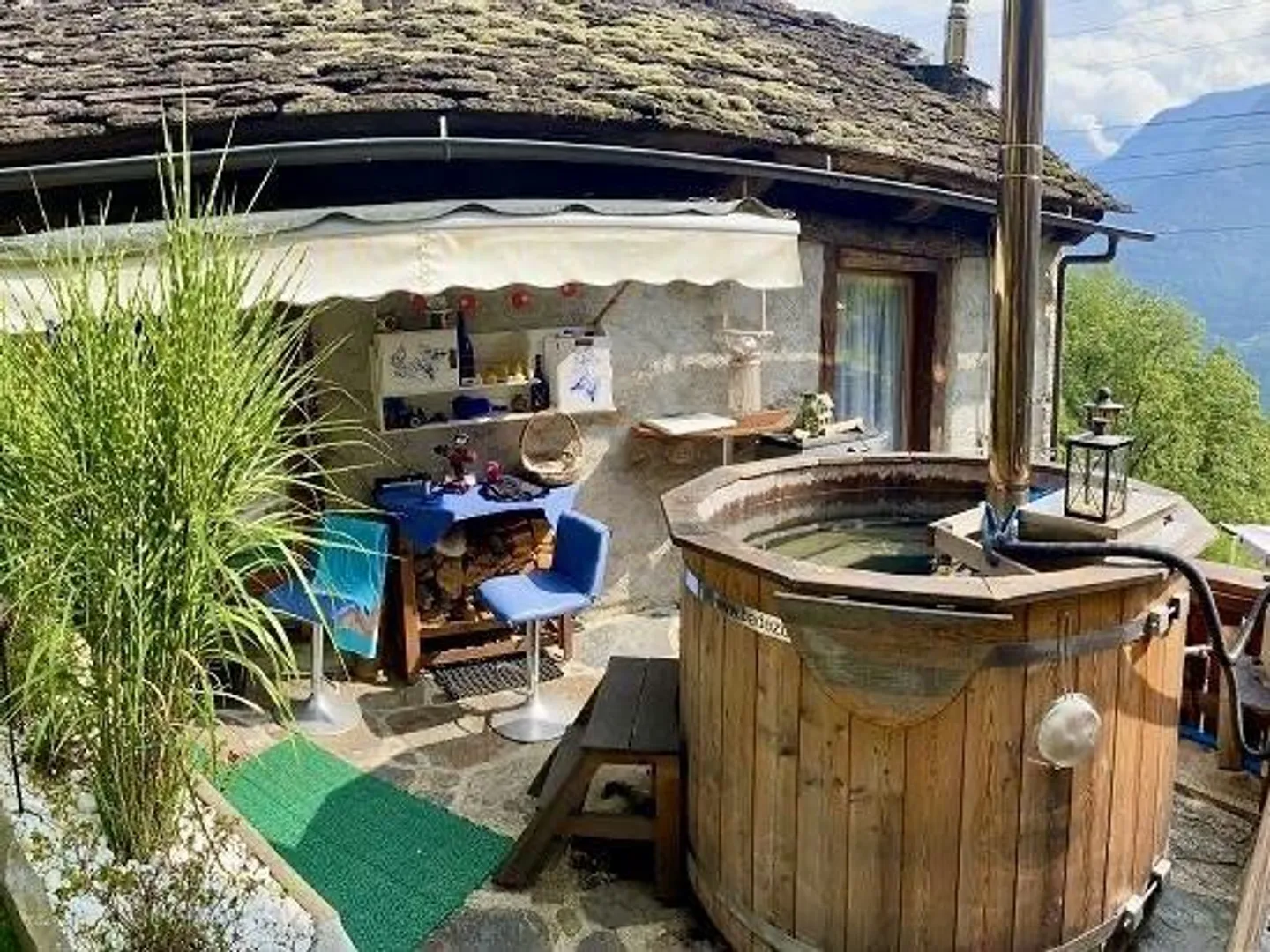 3 1/2-Room Rustic in a Very Quiet, Sunny Location with a View - Photo 14 of 22