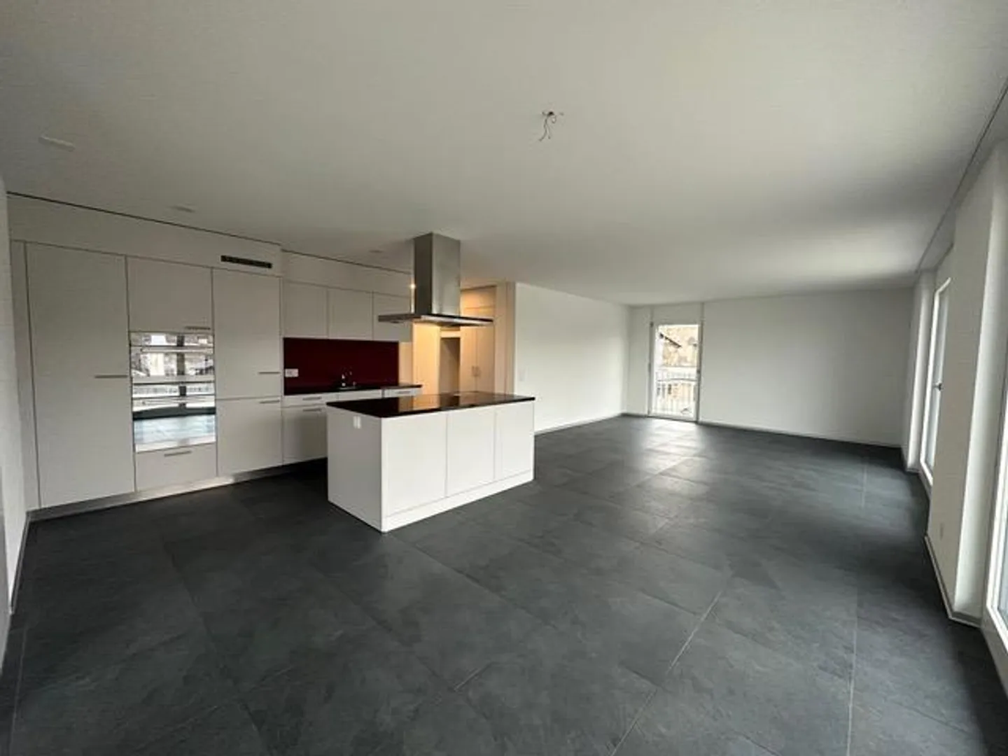 Modern Penthouse Living – Spacious, Central and Close to the Swimming Pool - Photo 3 of 13