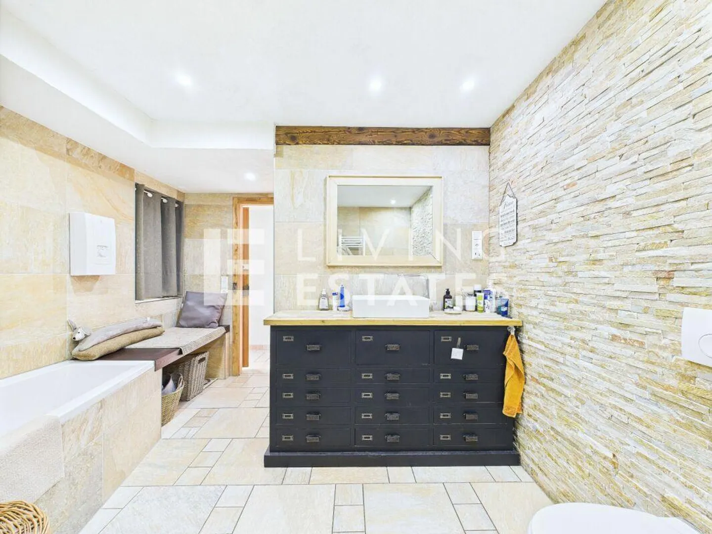 TROIS APPARTEMENTS. BEAUCOUP D'ESPACE. UN BIJOU. - Photo 13 sur 27