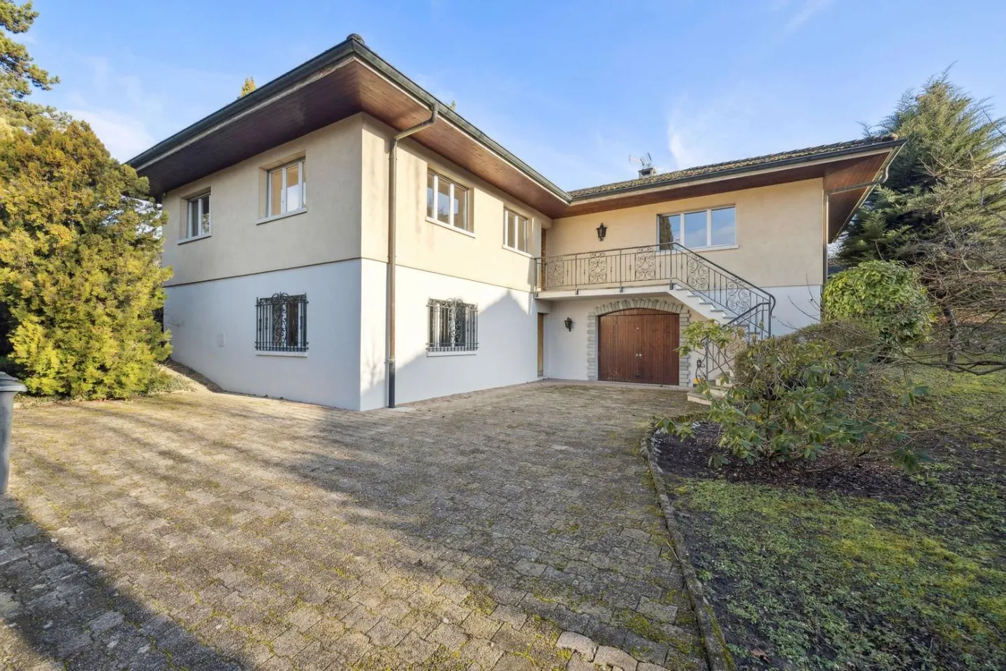 GERÄUMIGE EINFAMILIENHAUS IM EG MIT GROSSEM POTENZIAL - Foto 1 von 12
