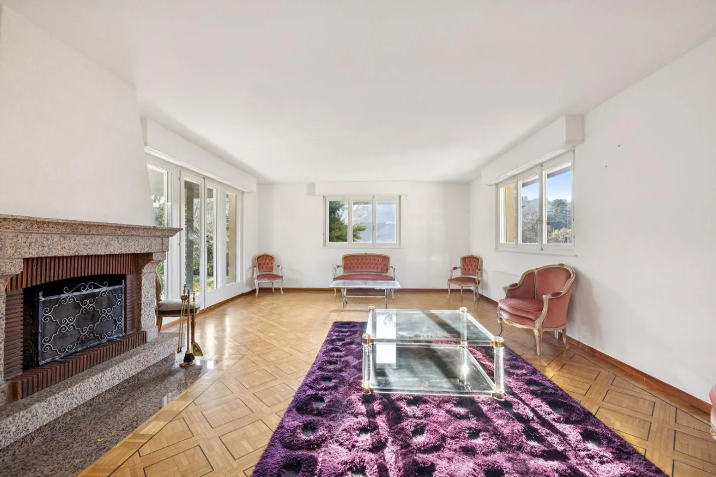 GERÄUMIGE EINFAMILIENHAUS IM EG MIT GROSSEM POTENZIAL - Foto 3 von 12