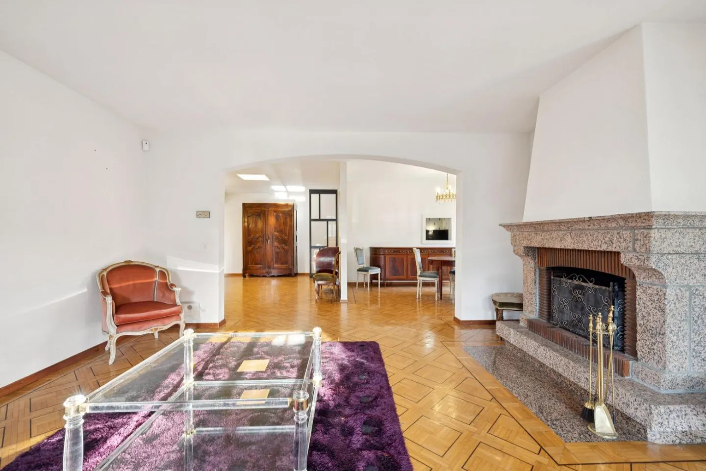GERÄUMIGE EINFAMILIENHAUS IM EG MIT GROSSEM POTENZIAL - Foto 4 von 12