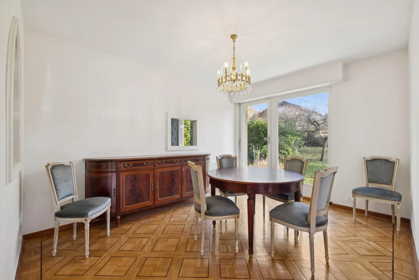 GERÄUMIGE EINFAMILIENHAUS IM EG MIT GROSSEM POTENZIAL - Foto 5 von 12
