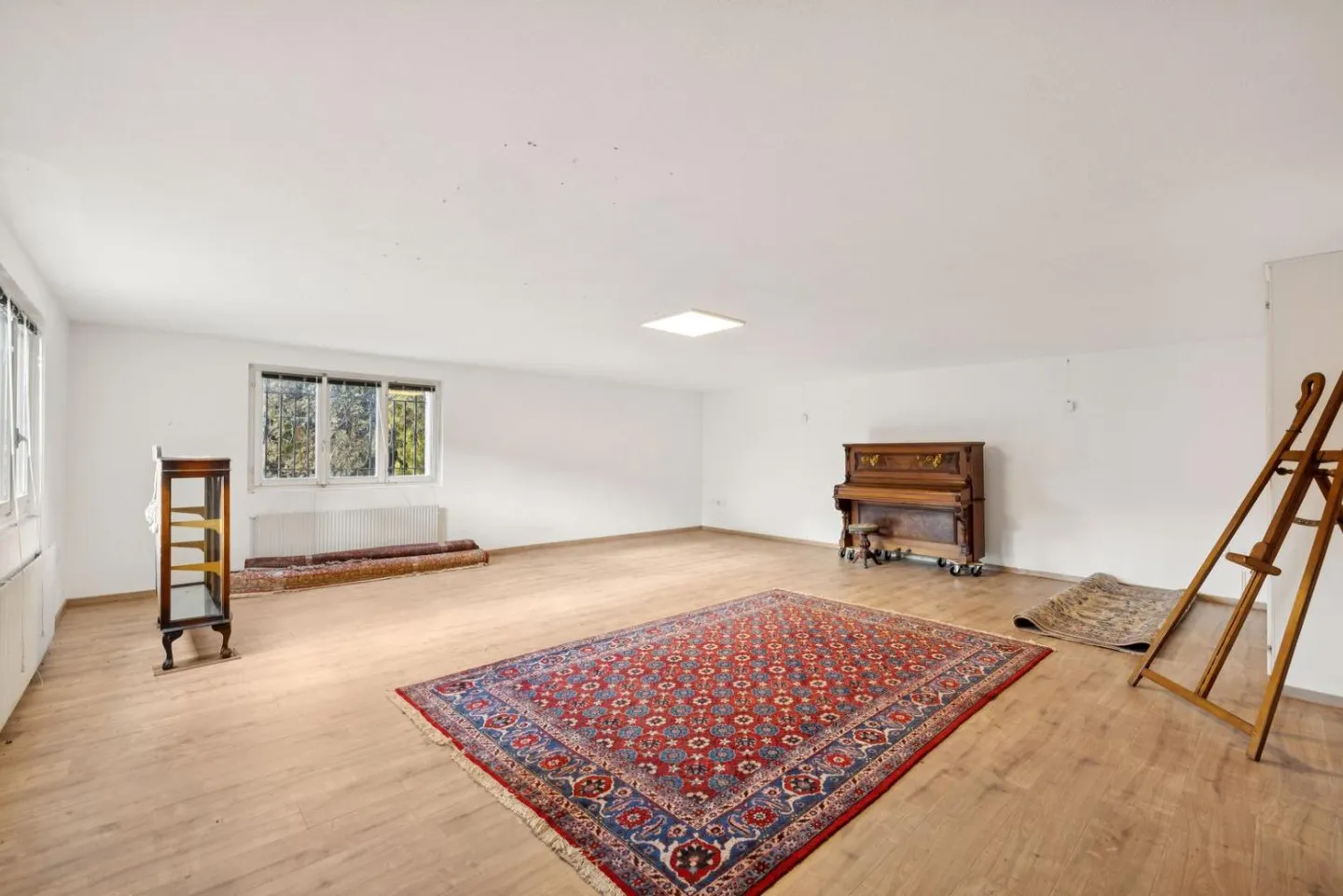 GERÄUMIGE EINFAMILIENHAUS IM EG MIT GROSSEM POTENZIAL - Foto 10 von 12