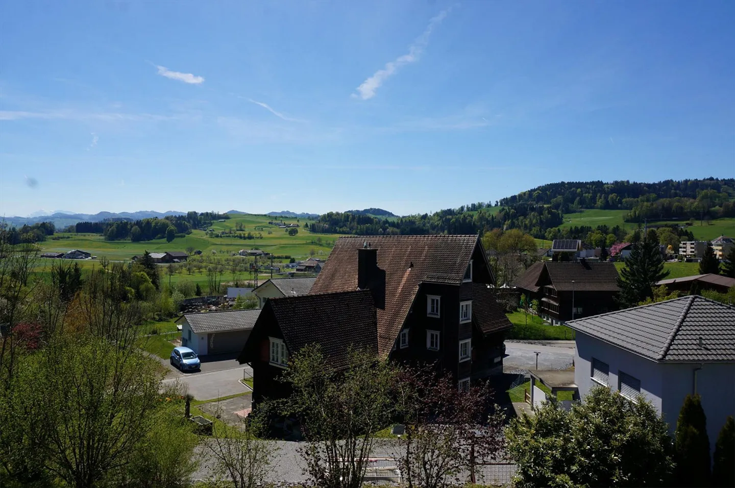 5.5-Room Penthouse Apartment with Panoramic View, Balcony and Double Underground Garage - Photo 2 of 14