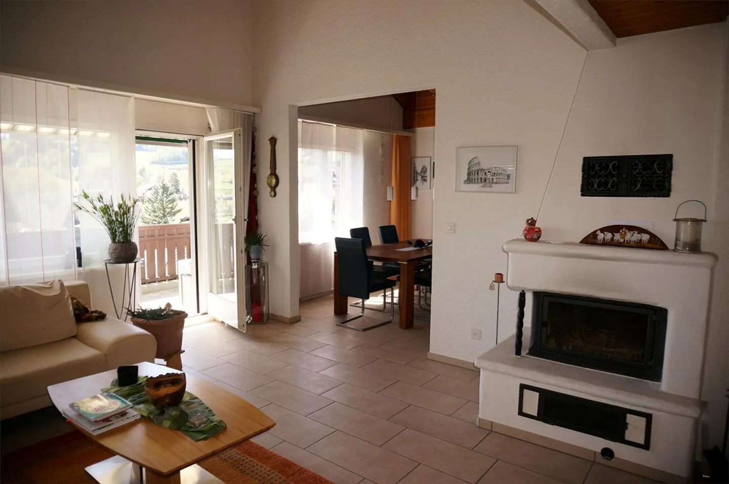 5.5-Room Penthouse Apartment with Panoramic View, Balcony and Double Underground Garage - Photo 3 of 14