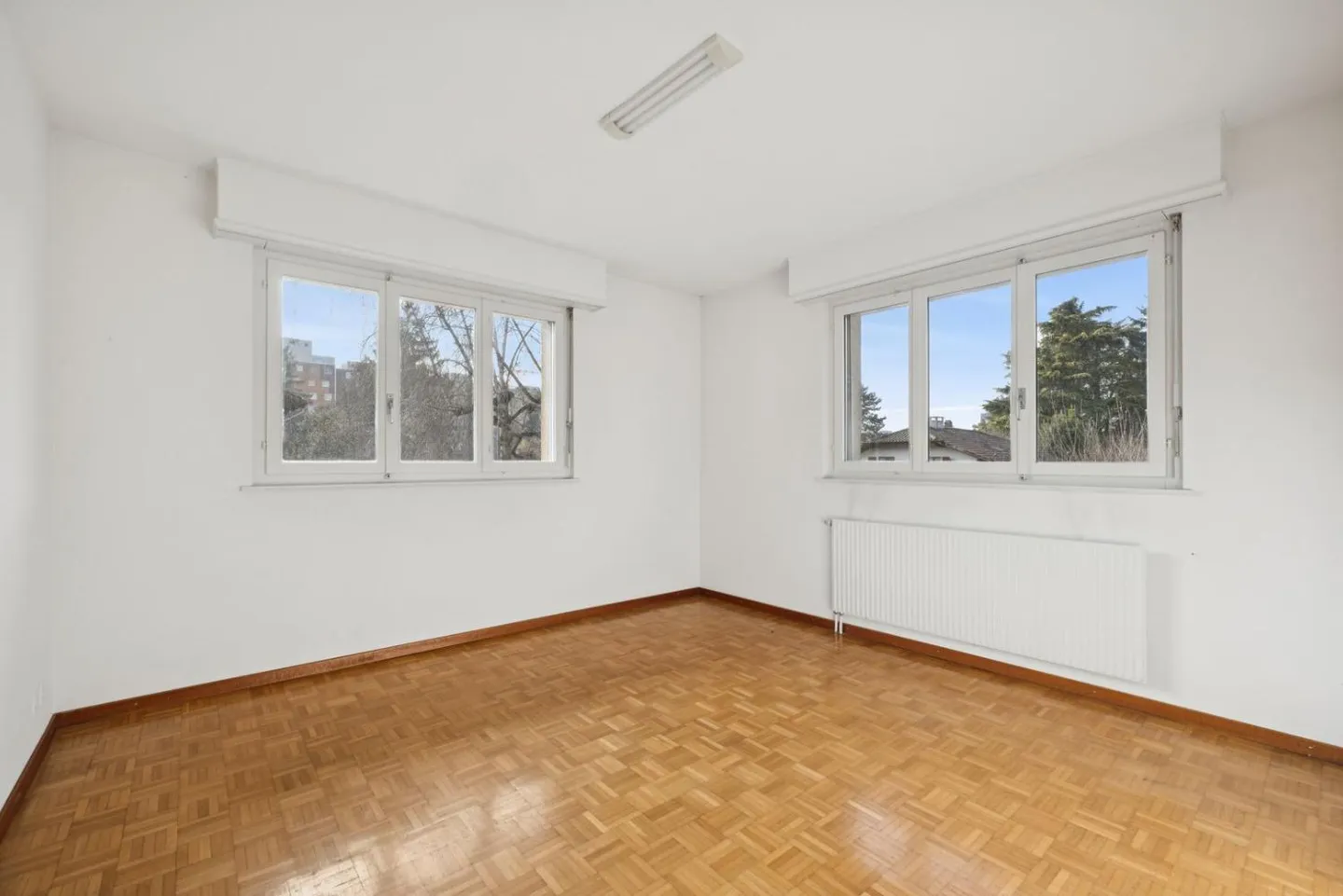 GERÄUMIGE EINFAMILIENHAUS IM EG MIT GROSSEM POTENZIAL - Foto 8 von 12
