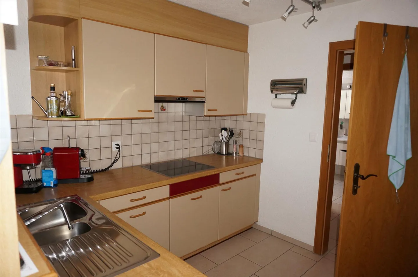 5.5-Room Penthouse Apartment with Panoramic View, Balcony and Double Underground Garage - Photo 6 of 14