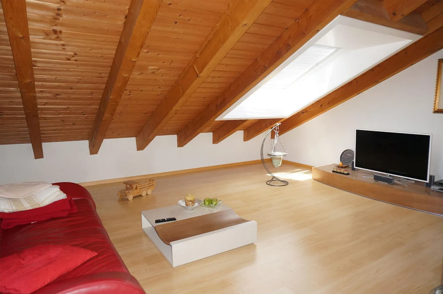 5.5-Room Penthouse Apartment with Panoramic View, Balcony and Double Underground Garage - Photo 7 of 14