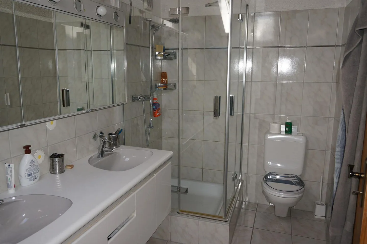 5.5-Room Penthouse Apartment with Panoramic View, Balcony and Double Underground Garage - Photo 8 of 14