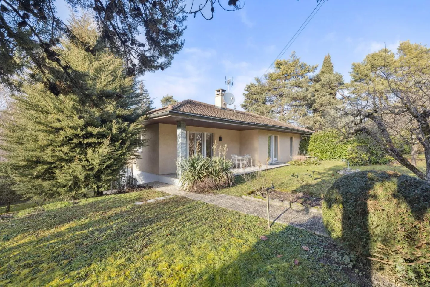 GERÄUMIGE EINFAMILIENHAUS IM EG MIT GROSSEM POTENZIAL - Foto 12 von 12