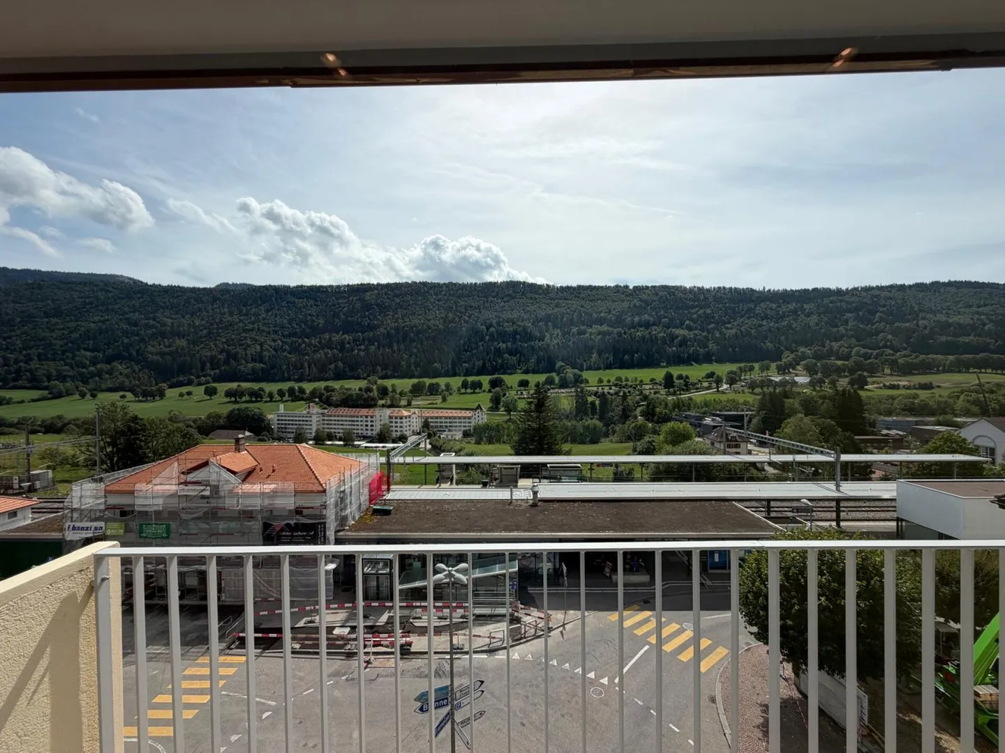 St-Imier, magnificent 2.5 room apartment on the 3rd floor with elevator and balcony - Photo 1 of 1