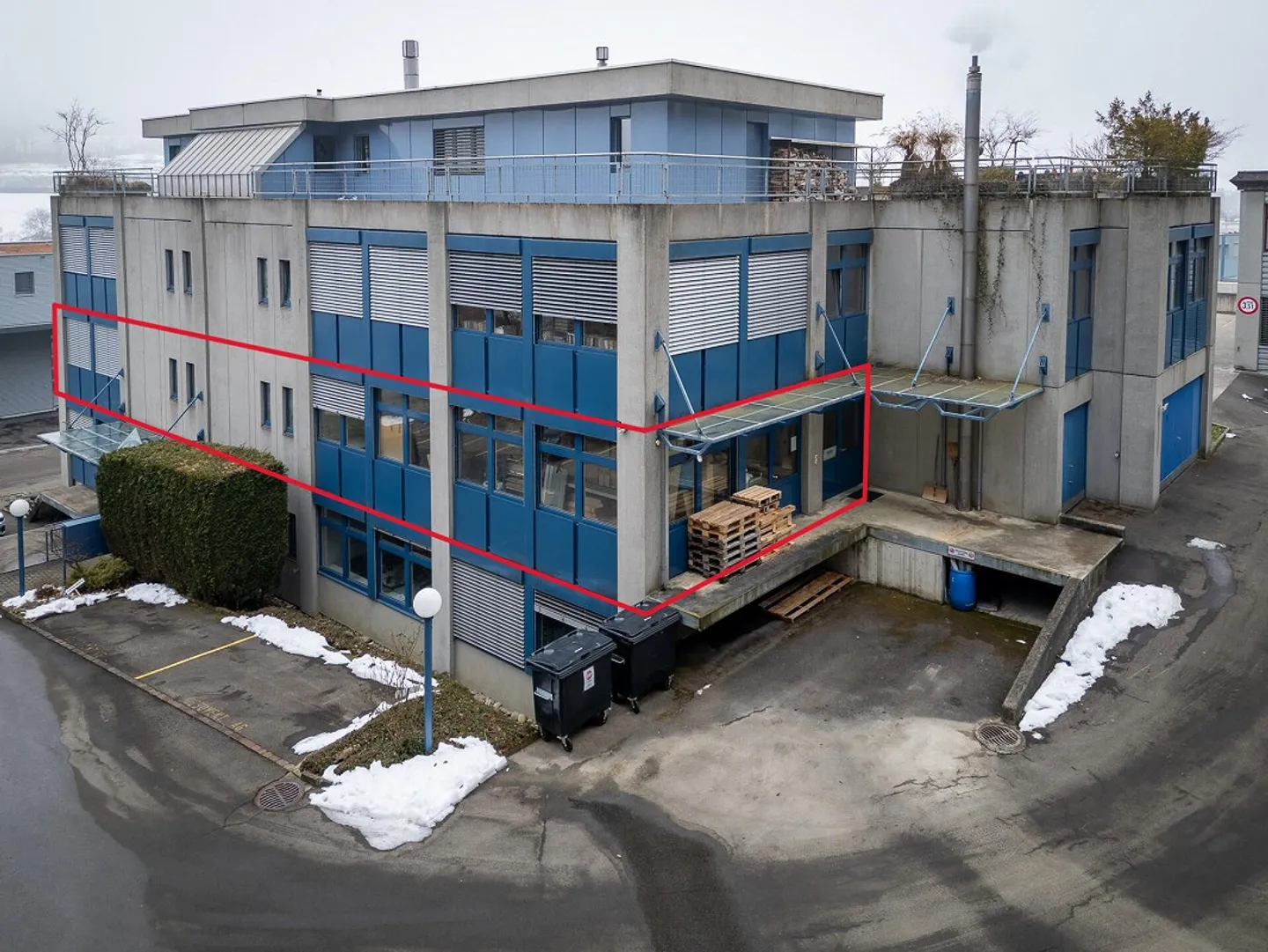 Spazi commerciali versatili – Ufficio e area di stoccaggio - Foto 11 di 12