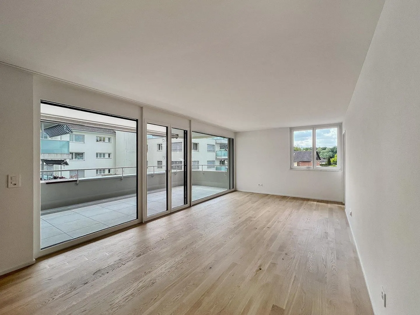 High-Quality Apartment! - Photo 4 of 7