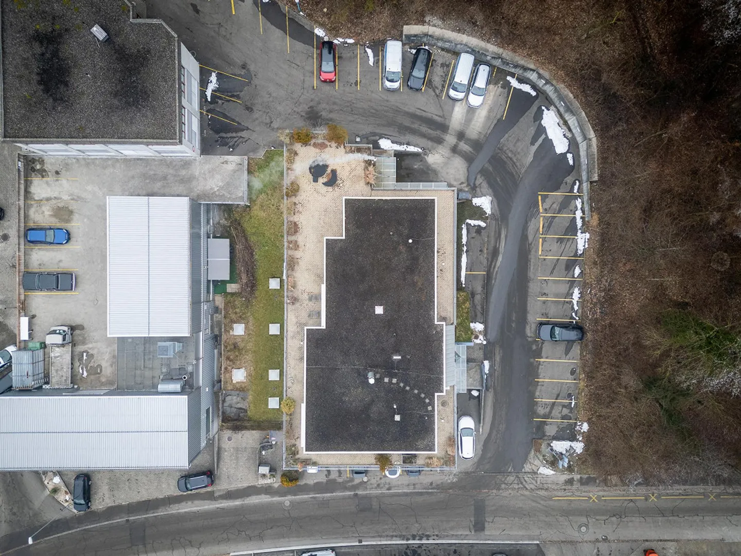 Spazi commerciali versatili – Ufficio e area di stoccaggio - Foto 12 di 12