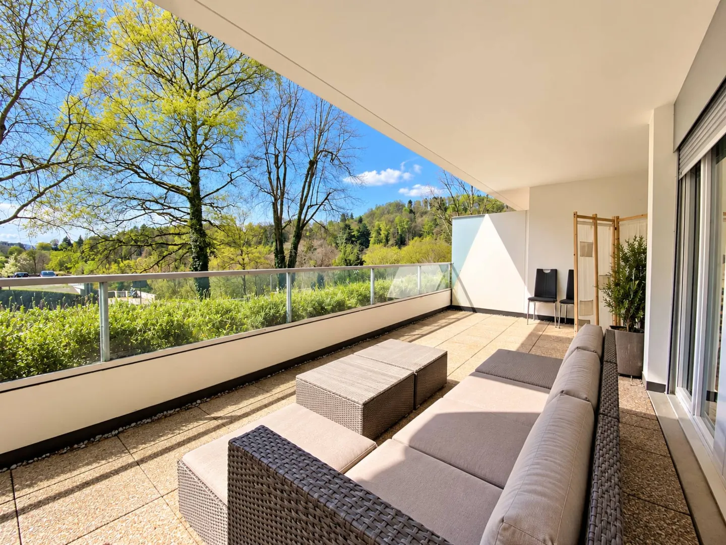 Studio spacieux avec terrasse - Photo 1 sur 6