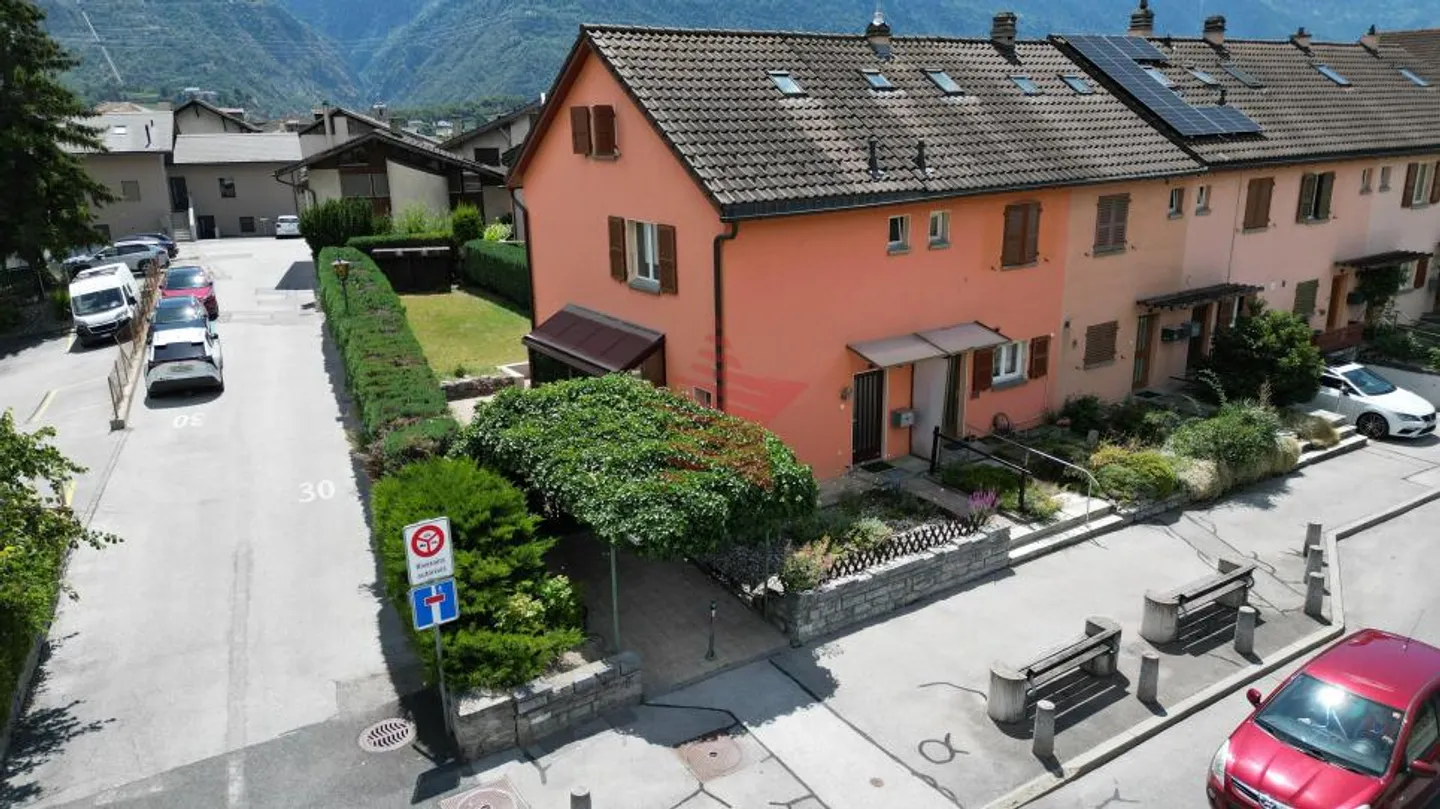 Charmanter Reihenhaus in Ecklage im Herzen von Sierre - Foto 2 von 13