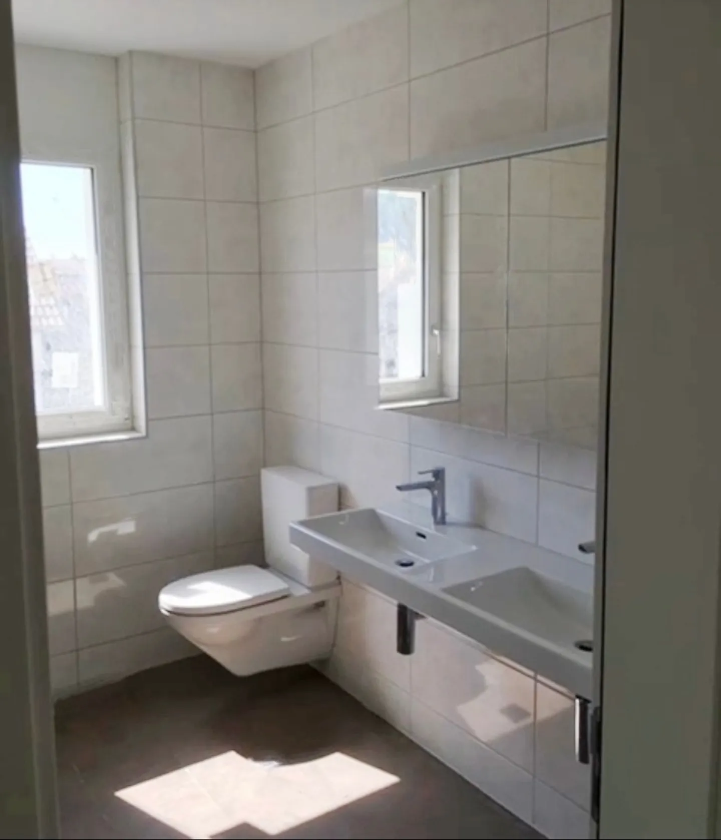 Modernes 5.5-Zimmer-Doppelhaus an ruhiger Lage in Schmitten FR - Foto 6 von 8