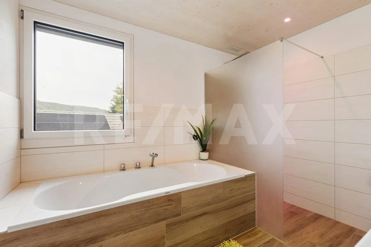 Exklusives Doppeleinfamilienhaus mit Aussicht - Foto 7 von 13