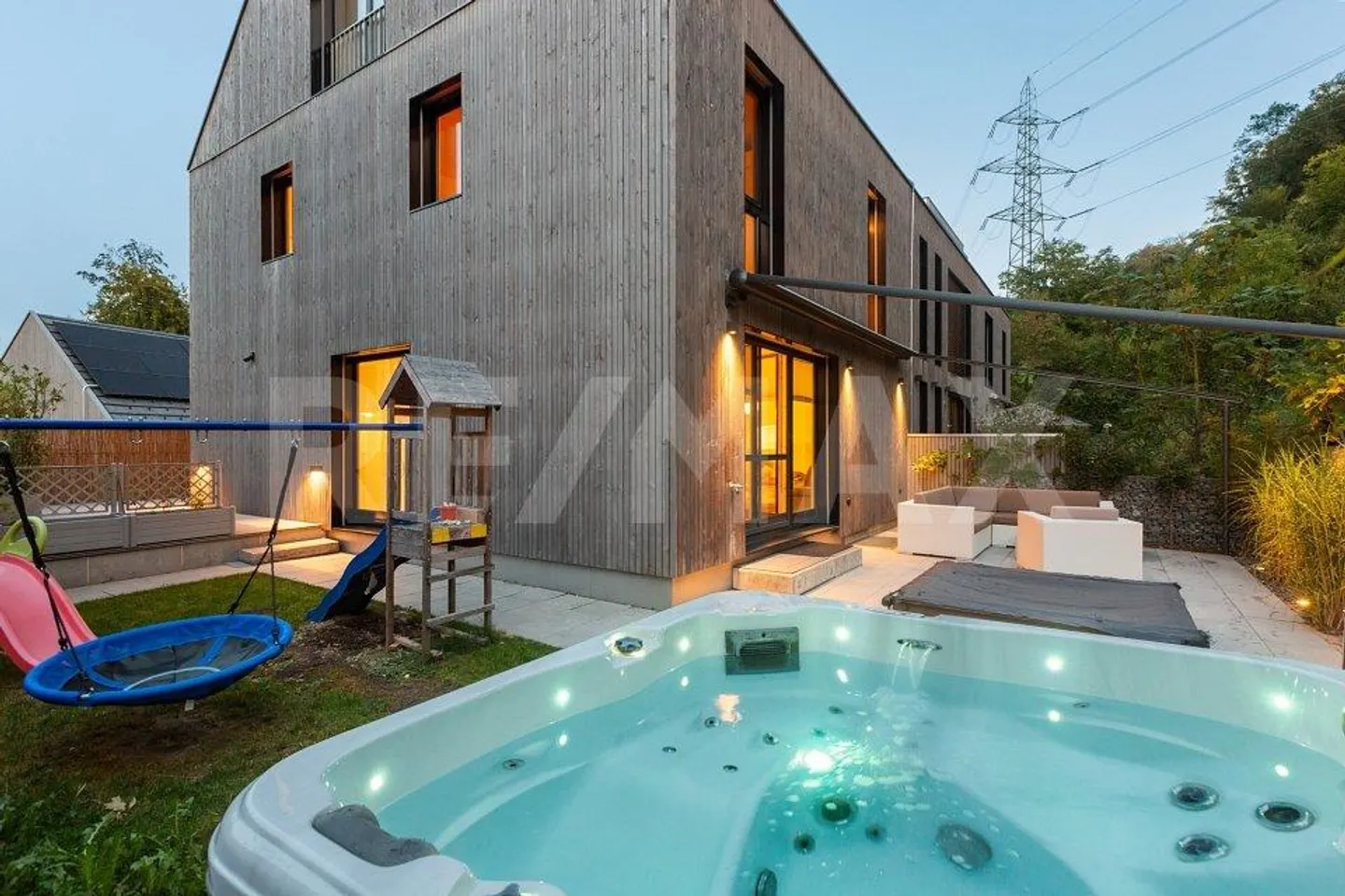 Exklusives Doppeleinfamilienhaus mit Aussicht - Foto 9 von 13