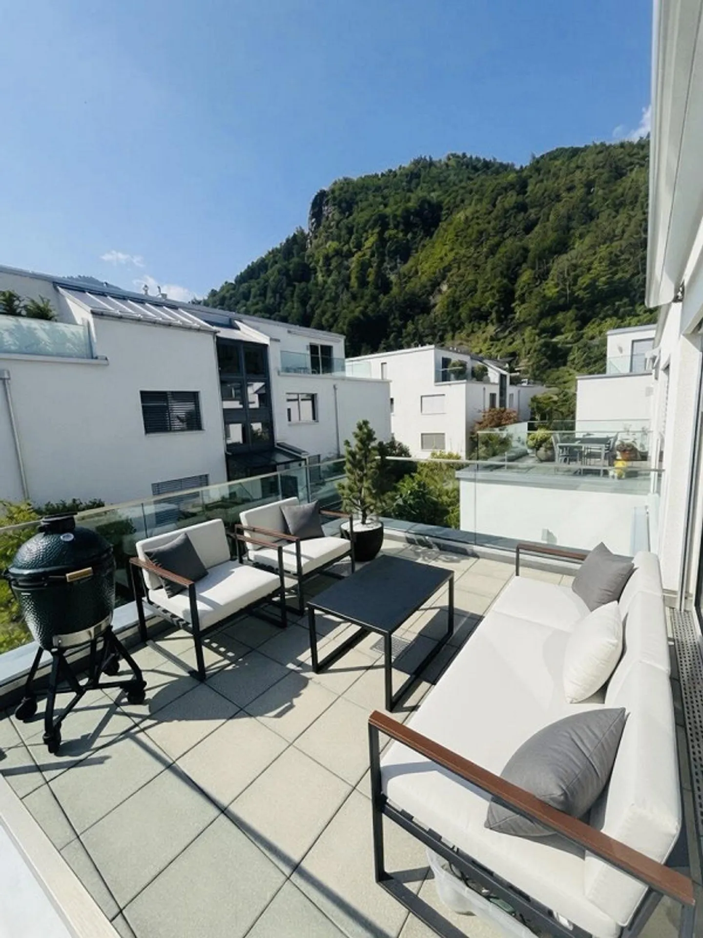 Modern 3.5-room apartment with sunny south terrace - Photo 4 of 13