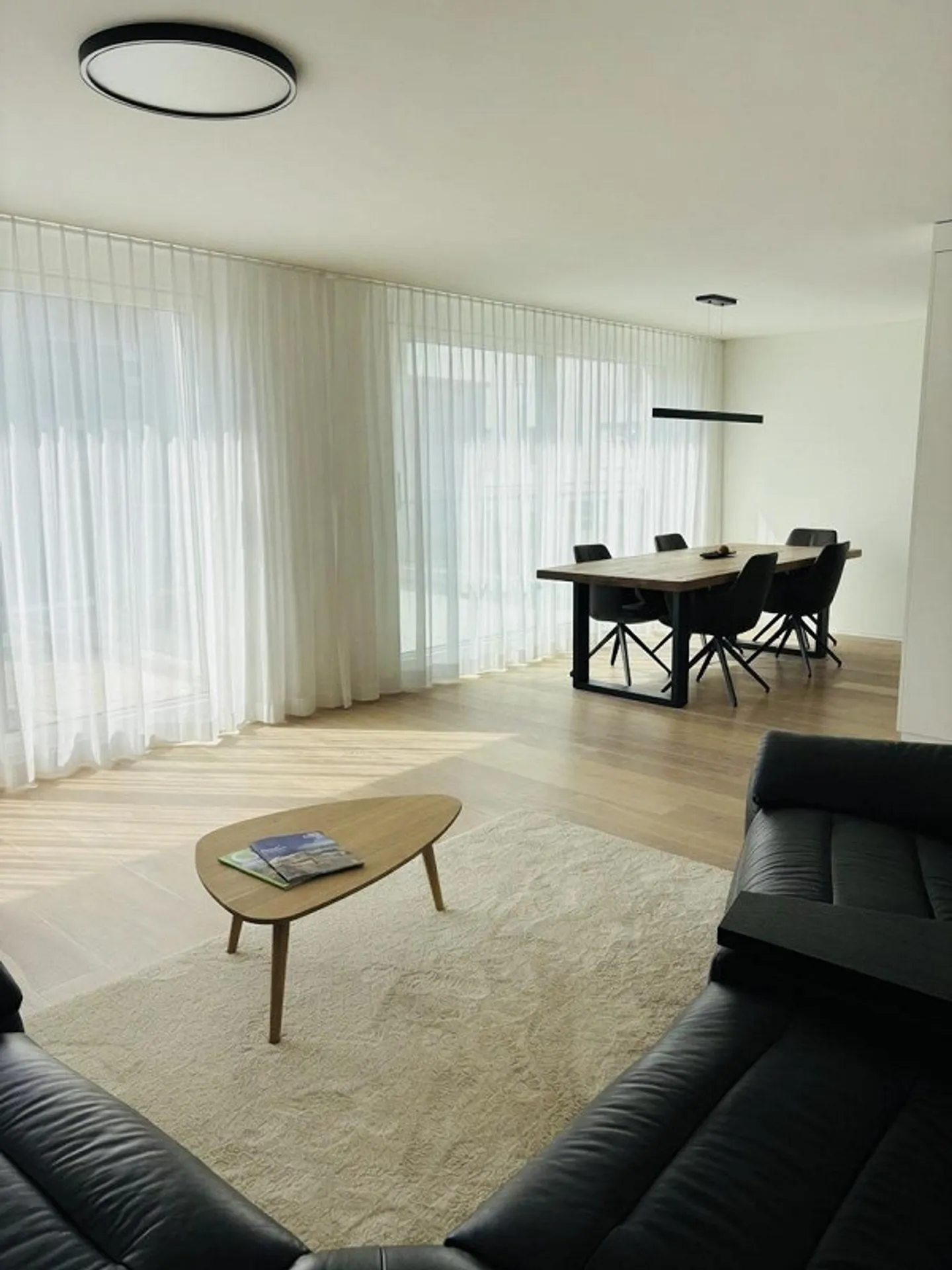 Modern 3.5-room apartment with sunny south terrace - Photo 2 of 13
