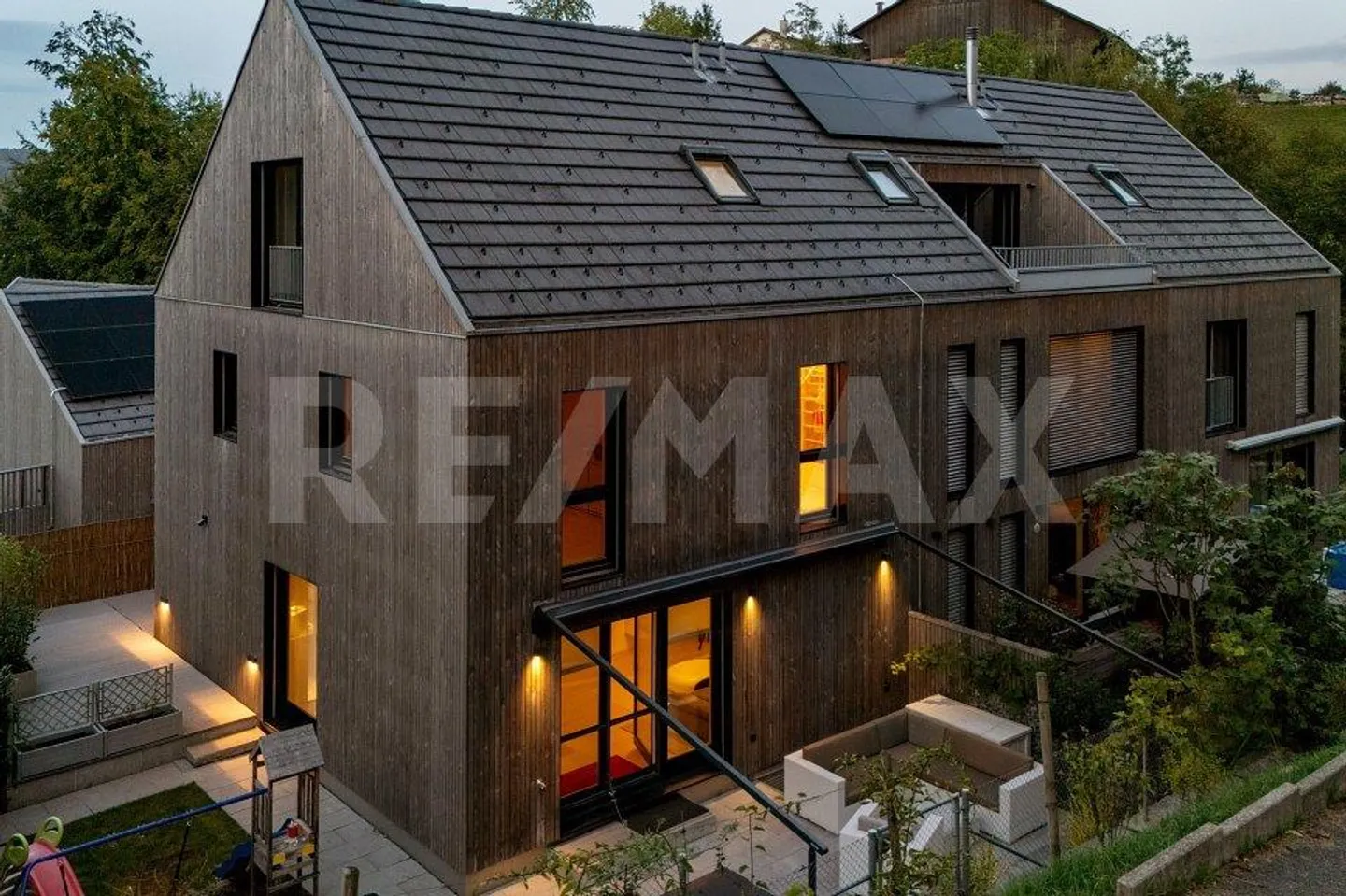 Exklusives Doppeleinfamilienhaus mit Aussicht - Foto 12 von 13