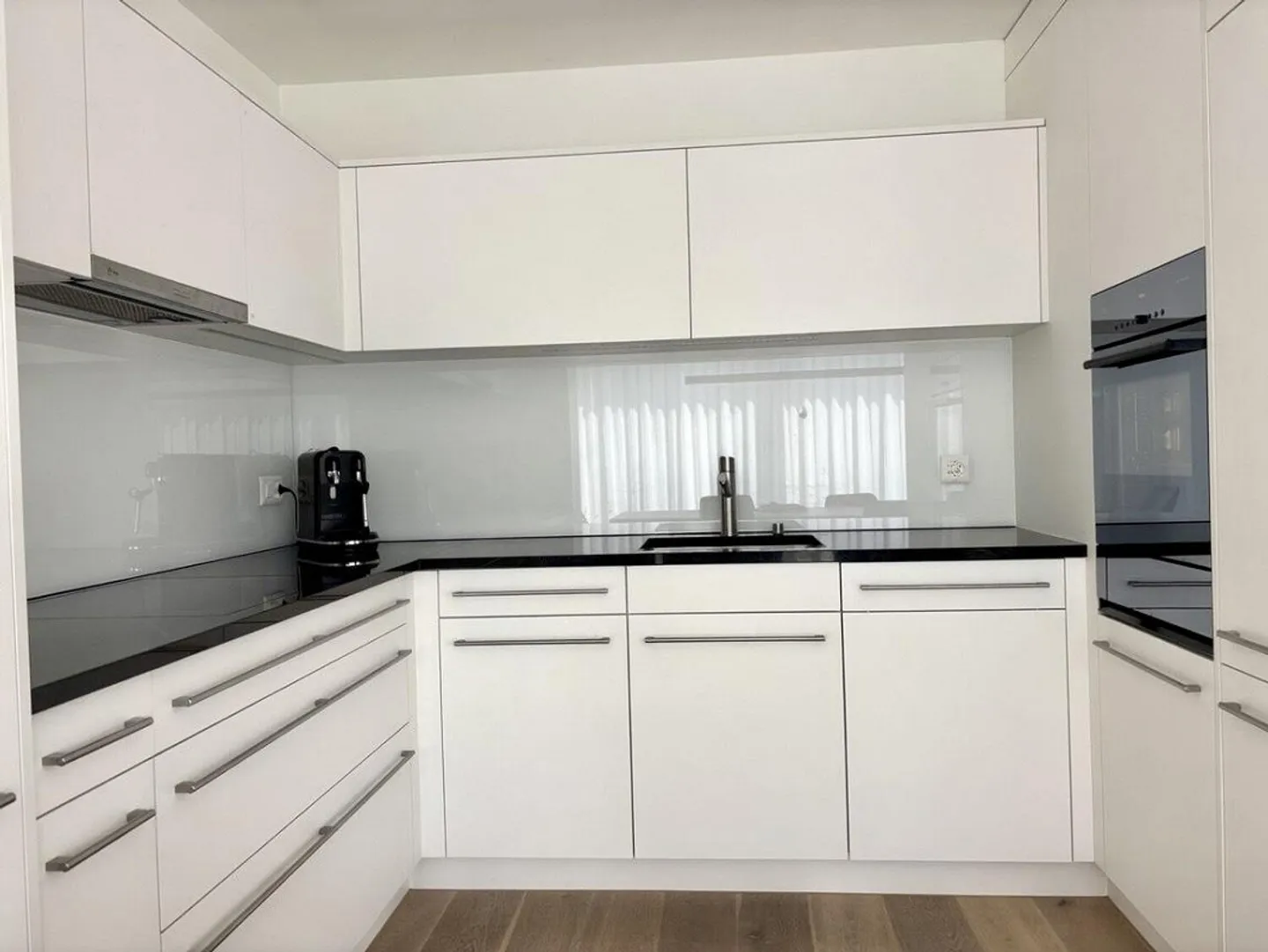 Modern 3.5-room apartment with sunny south terrace - Photo 3 of 13