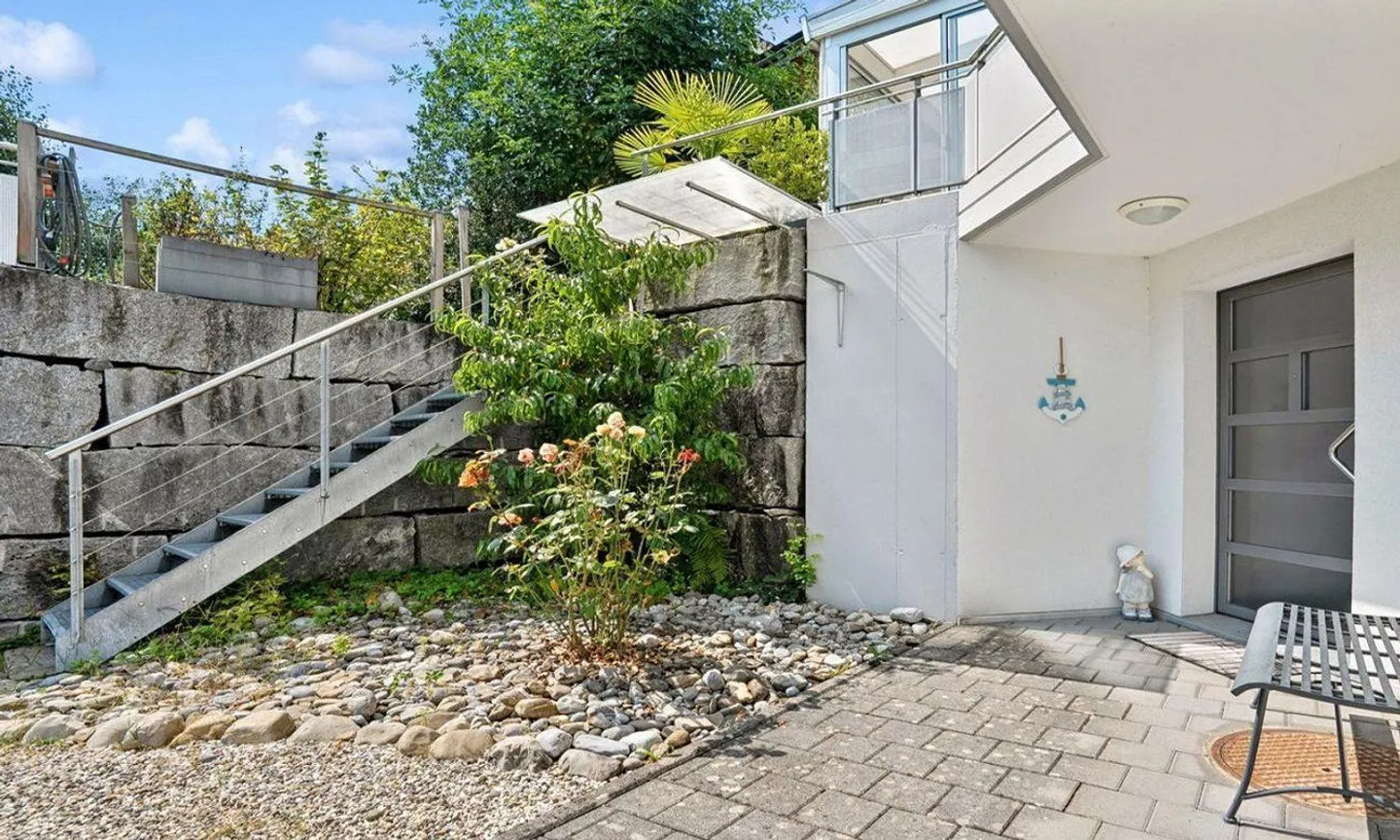 LIVING & WORKING UNITED - QUIETLY LOCATED, CLOSE TO THE CITY AND EXCLUSIVE ***** - Photo 4 of 21