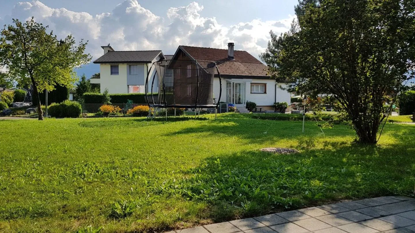 Attractive 2.5-room apartment with patio - Photo 8 of 8