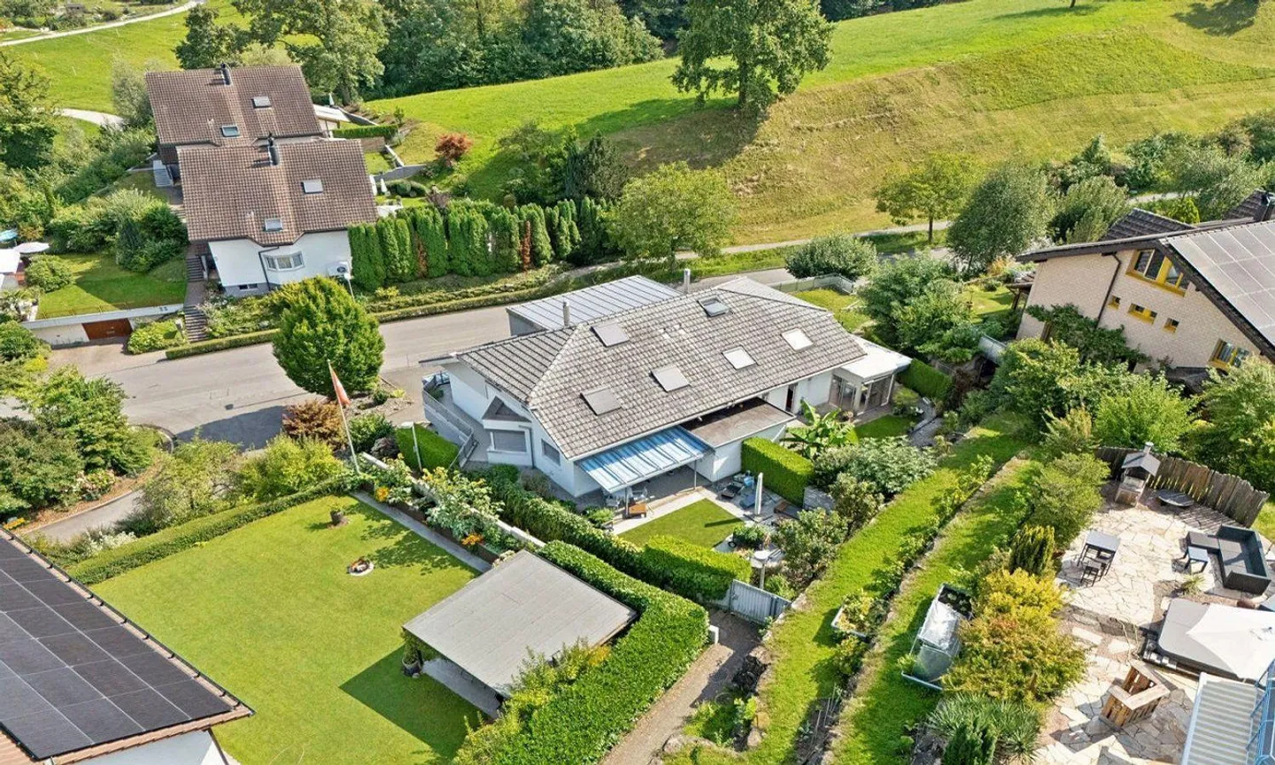 LIVING & WORKING UNITED - QUIETLY LOCATED, CLOSE TO THE CITY AND EXCLUSIVE ***** - Photo 3 of 21