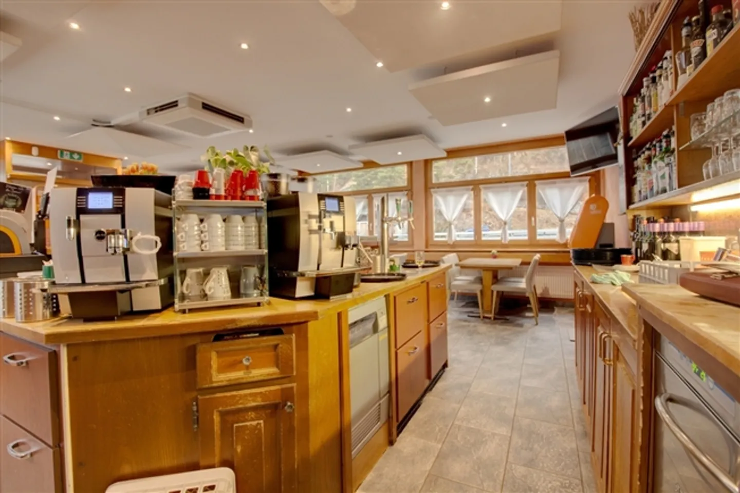 En route vers le Grand Saint-Bernard, superbe restaurant à vendre - Photo 2 sur 7